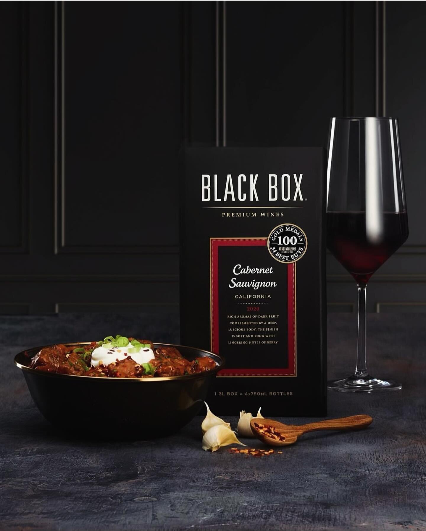 Black Box Wine 🍷

Tag a friend you need to have a wine night with! Black Box is the perfect wine for a cozy girls night in.

Come in to check out our wide selection of Black Box wines.

#whitewinelover
#redwinelover 
#blackboxwines
#winelover
#downt