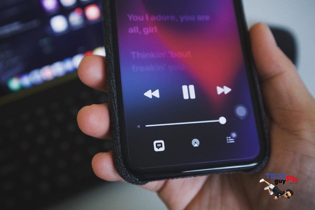 In order for you to show the realtime lyrics, just tap onto the first icon as shown in the photo above.