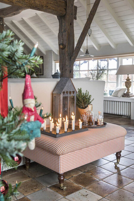 traditional-christmas-farmhouse-decor.jpg