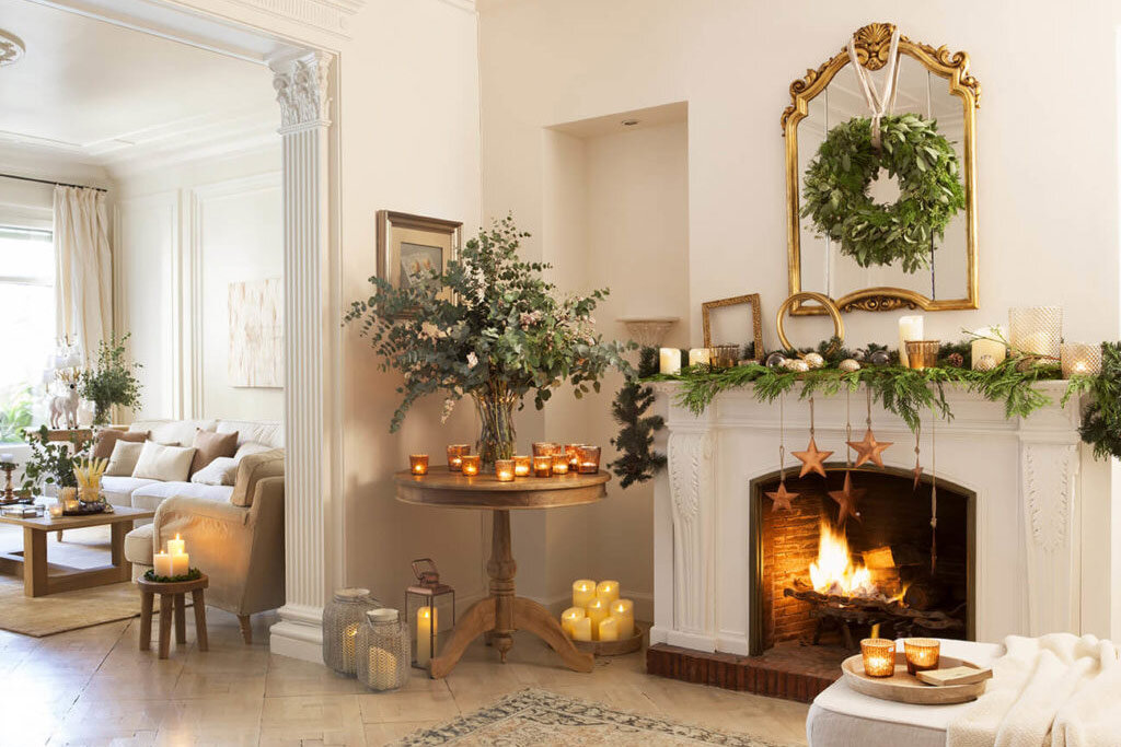 chic-gold-christmas-fireplace.jpg