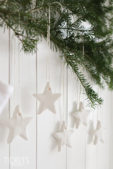 all-white-blue-christmas-entryway-details.jpg