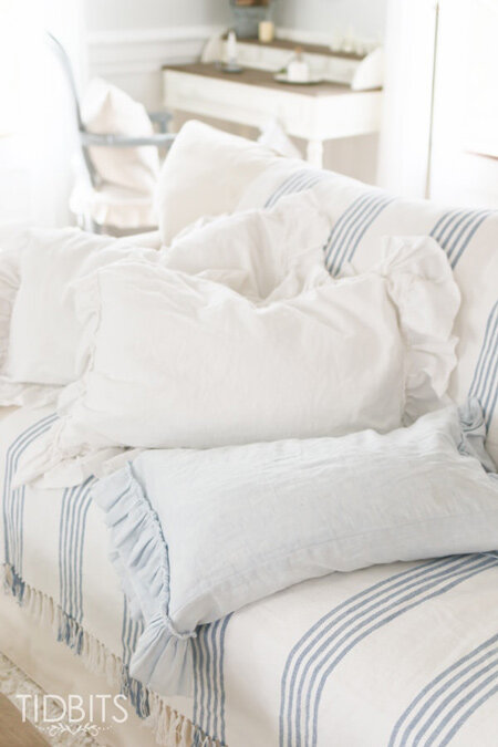 all-white-blue-christmas-sofa.jpg