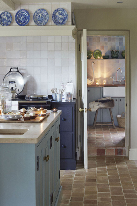 european-rustic-christmas-kitchen.jpg