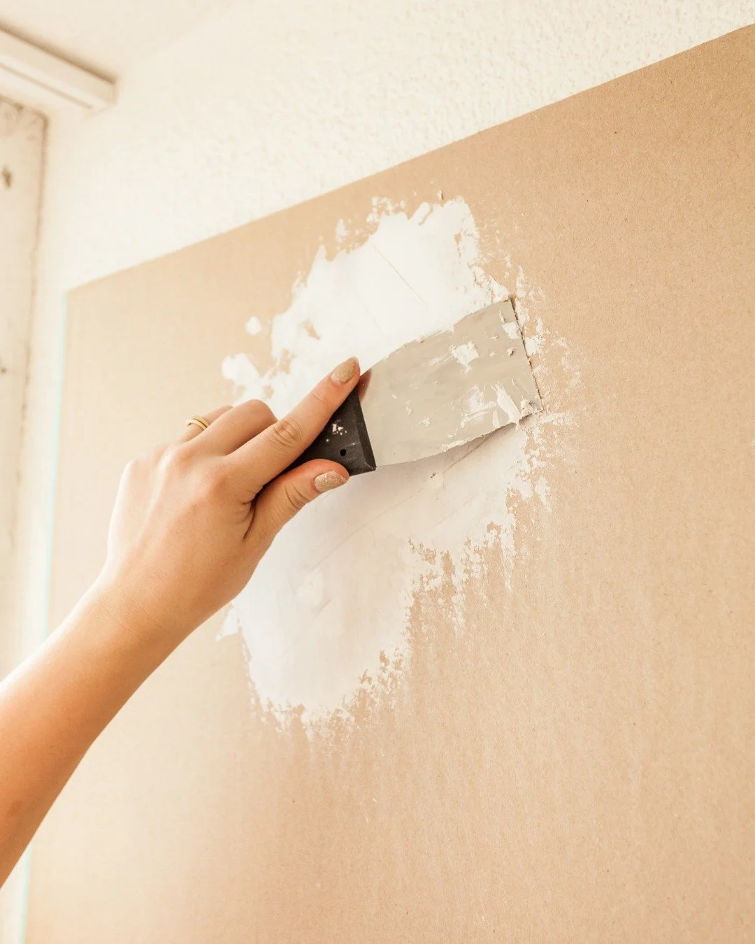 When the weather makes you want to stay inside, use it to your advantage! 🏠 Rainy days are the perfect excuse to patch holes, touch up trim, or refresh a wall that&rsquo;s been bugging you.