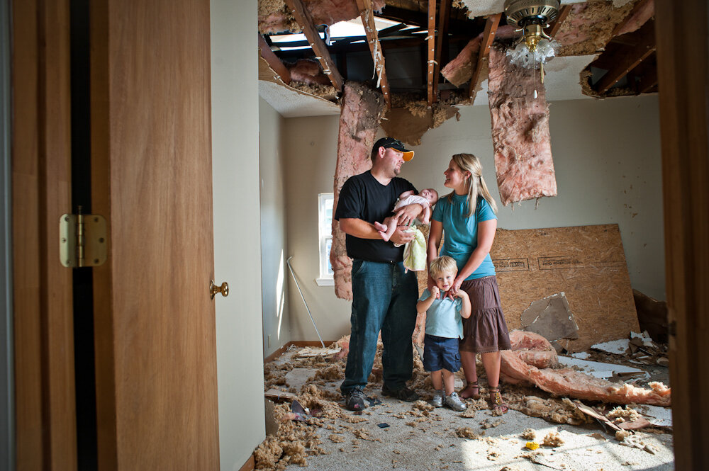 joplin+tornado+photo+series+2011+by+Mark+N+photography-+survivors063.jpg