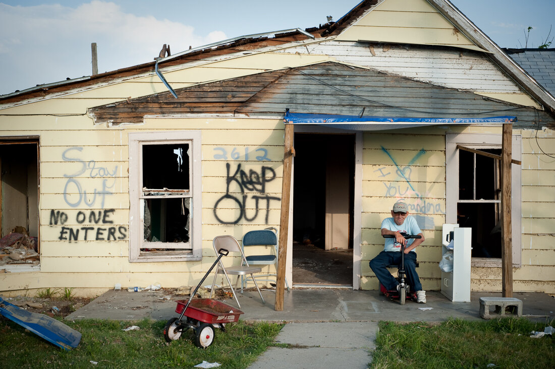 joplin+tornado+photo+series+2011+by+Mark+N+photography-+survivors060.jpg