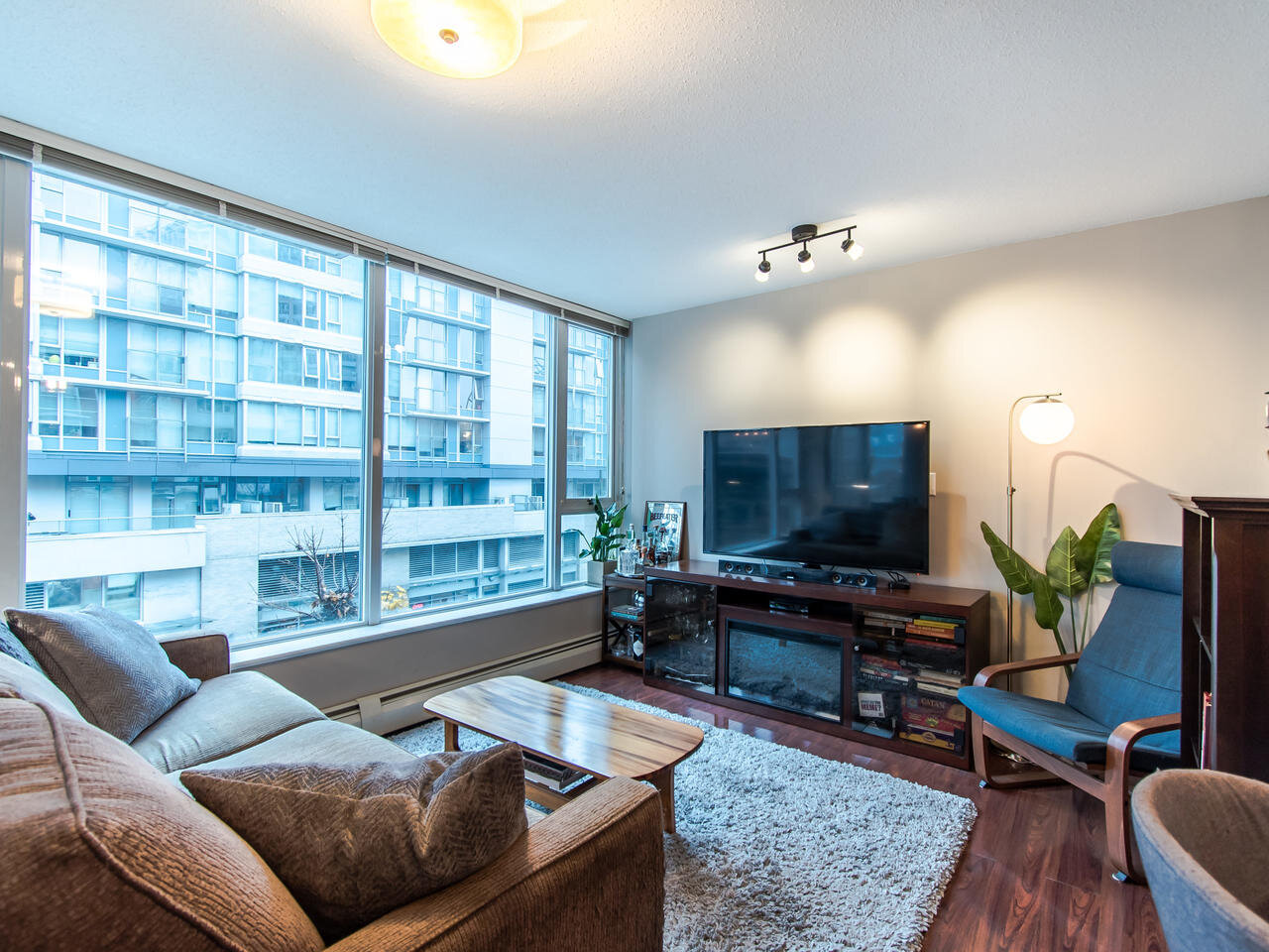 618 Abbott St Vancouver BC V6B-005-009-Living Room-MLS_Size.jpg
