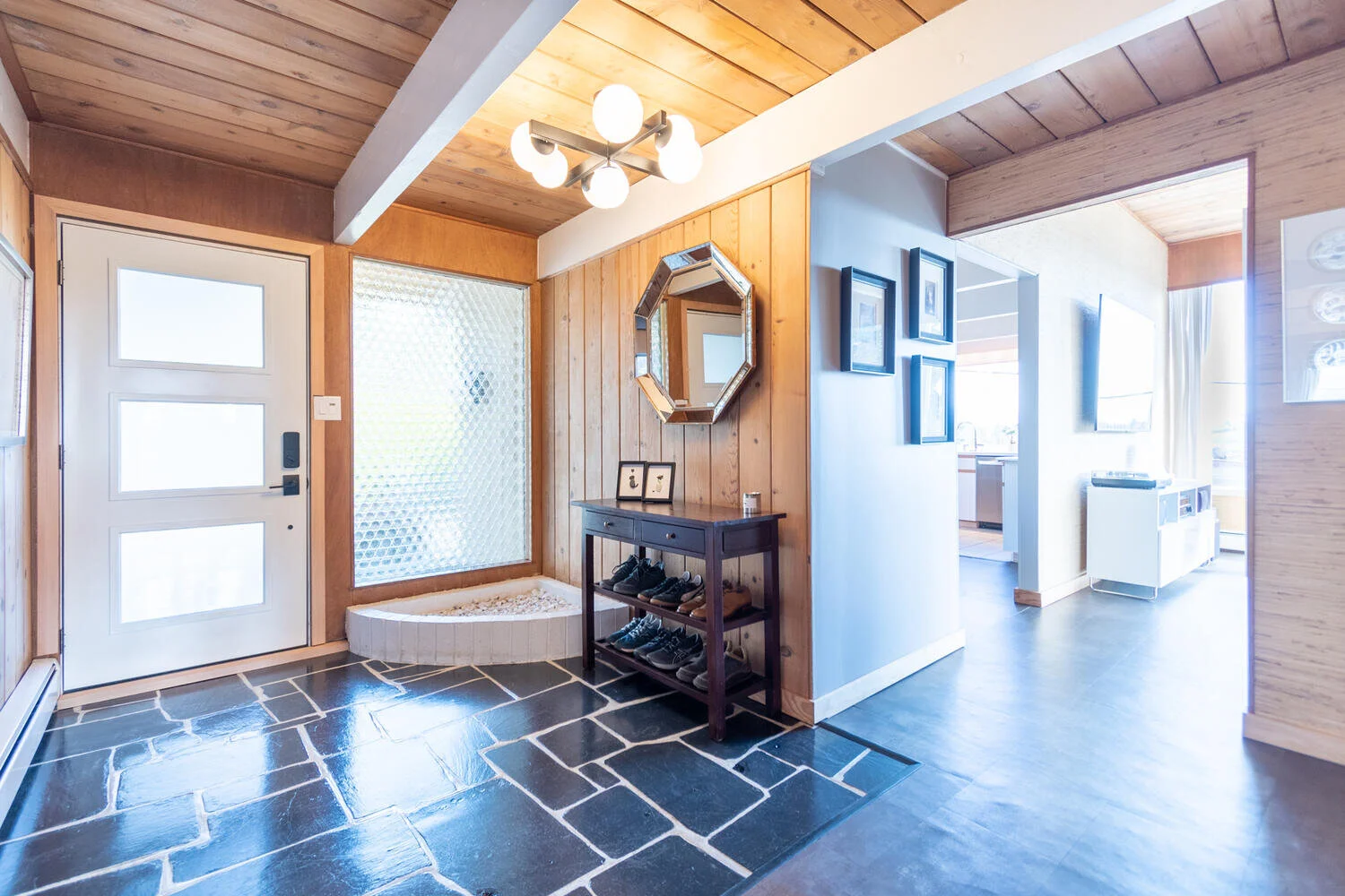 2184 Hillside Ave Coquitlam BC-large-003-012-Foyer-1500x1000-72dpi.jpg