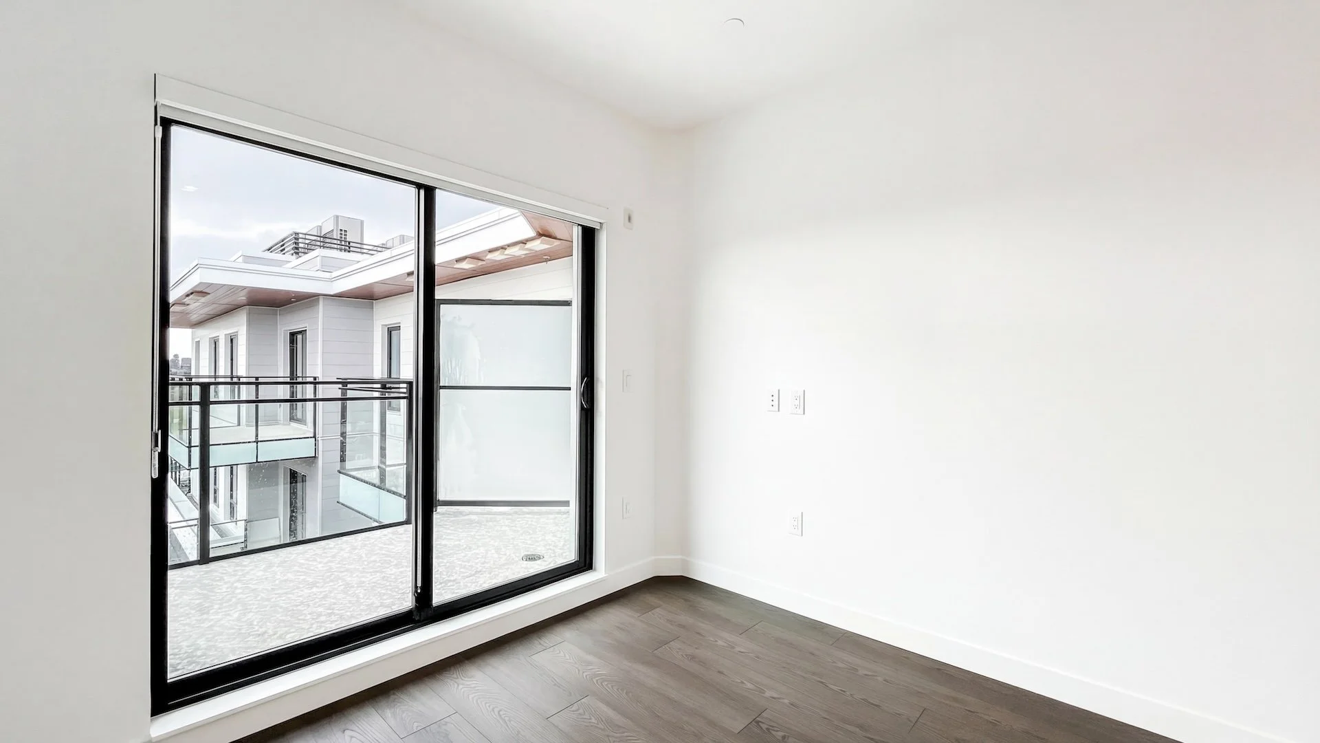 609-1680 E 12th Ave Vancouver - 1920-19.jpg