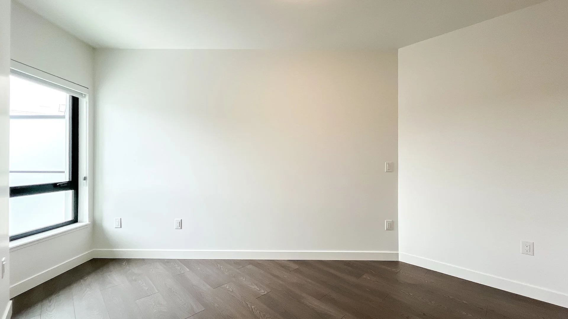 609-1680 E 12th Ave Vancouver - 1920-33.jpg