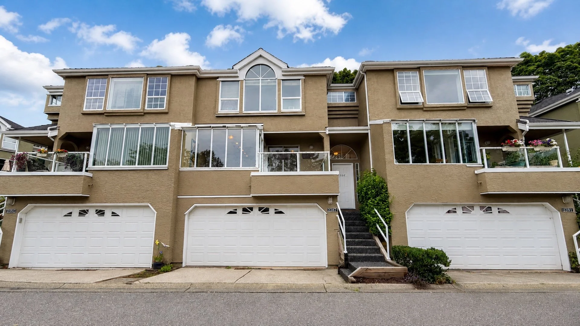 2387 QUAYSIDE CRT VANCOUVER-1920-1.jpg