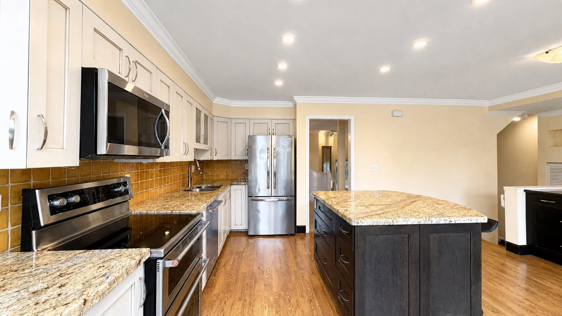 2387 QUAYSIDE CRT VANCOUVER-1920-26.jpg
