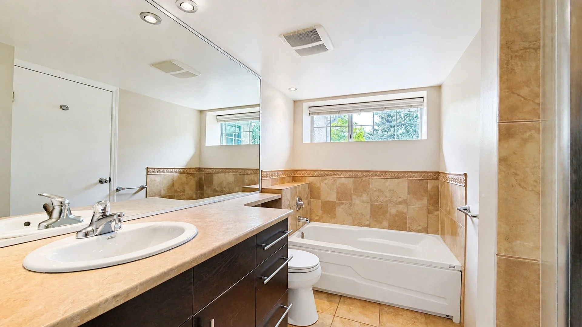 2387 QUAYSIDE CRT VANCOUVER-1920-59.jpg