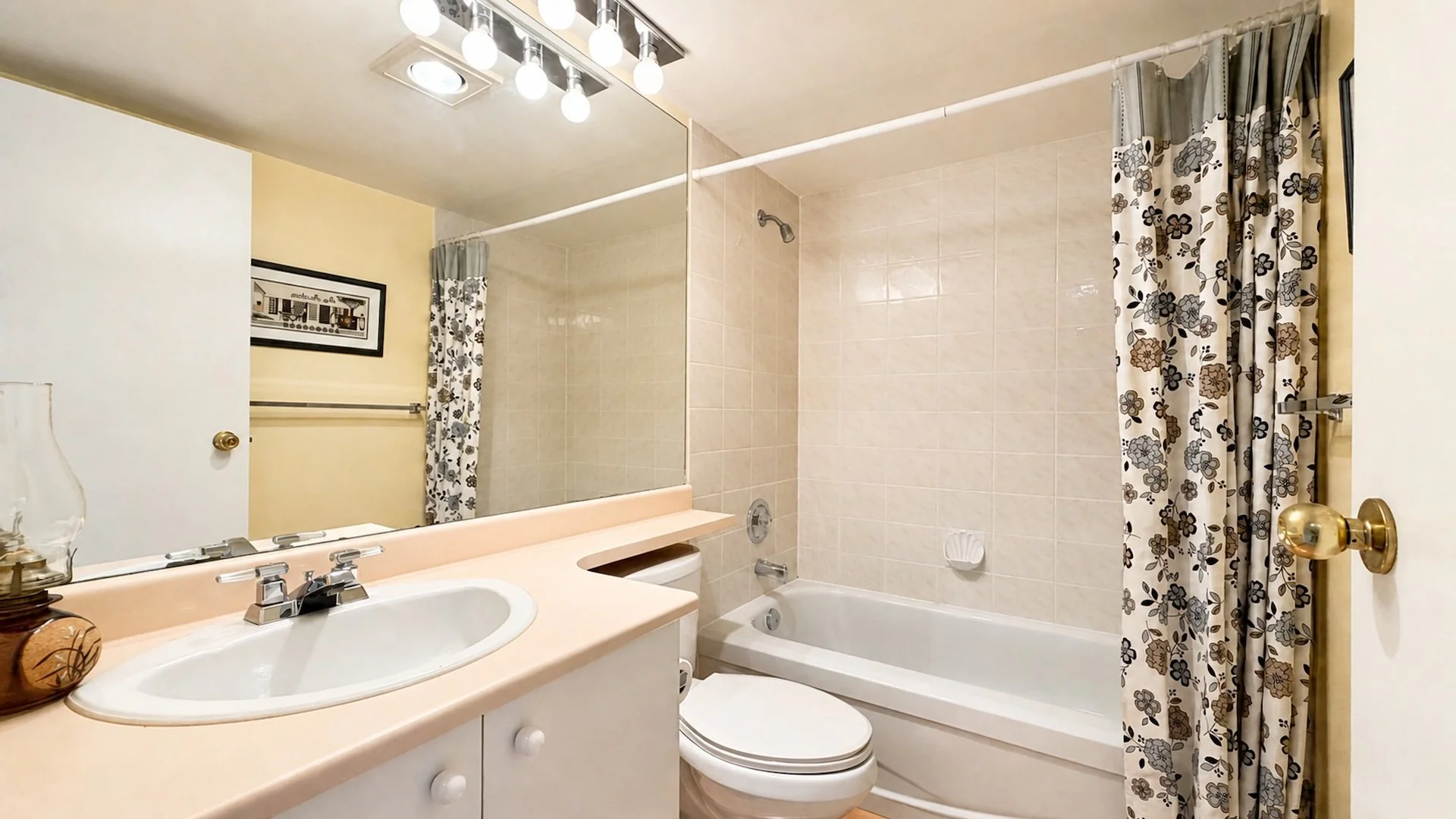 2387 QUAYSIDE CRT VANCOUVER-1920-68.jpg