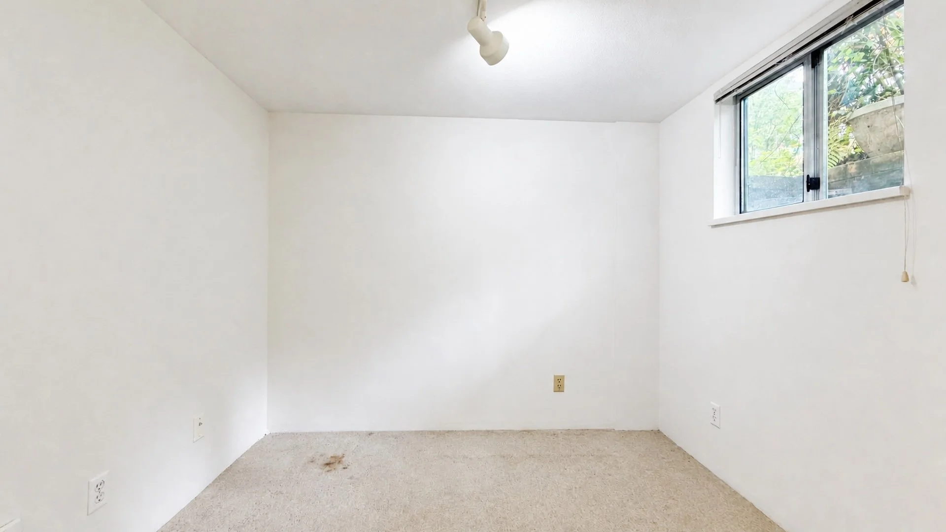 2387 QUAYSIDE CRT VANCOUVER-1920-72.jpg