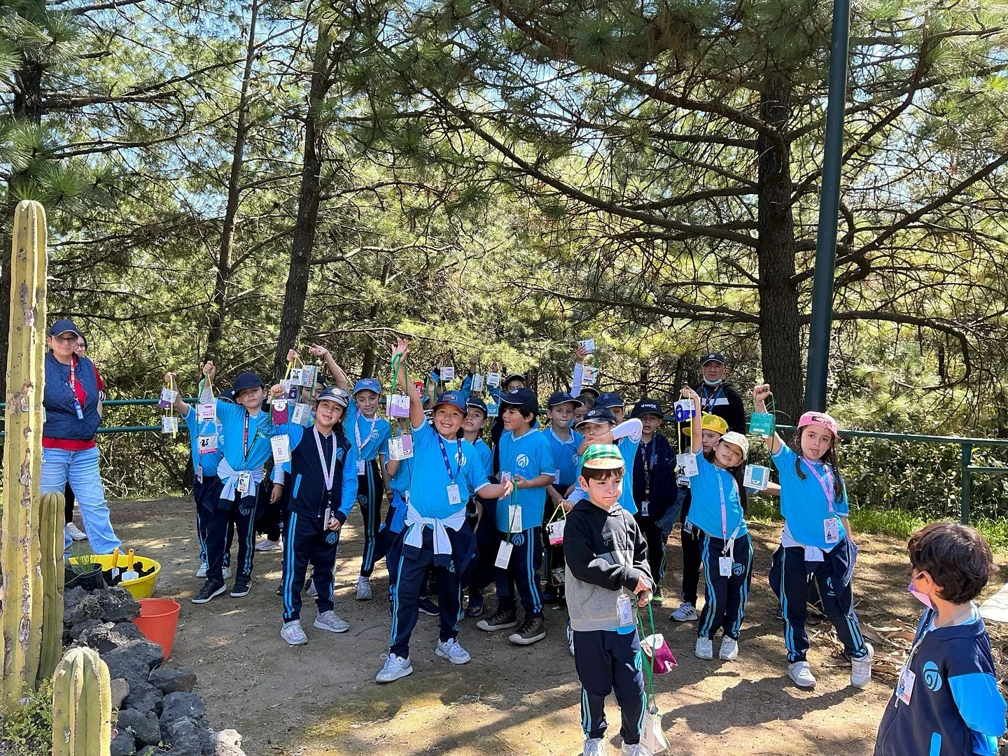 Los alumnos de 1&ordm; de Primaria realizaron una visita al Parque Ecol&oacute;gico Ecoguardas como parte de la unidad transdisciplinaria C&oacute;mo compartimos el planeta 🌎 

A trav&eacute;s de la observaci&oacute;n y clasificaci&oacute;n de los p