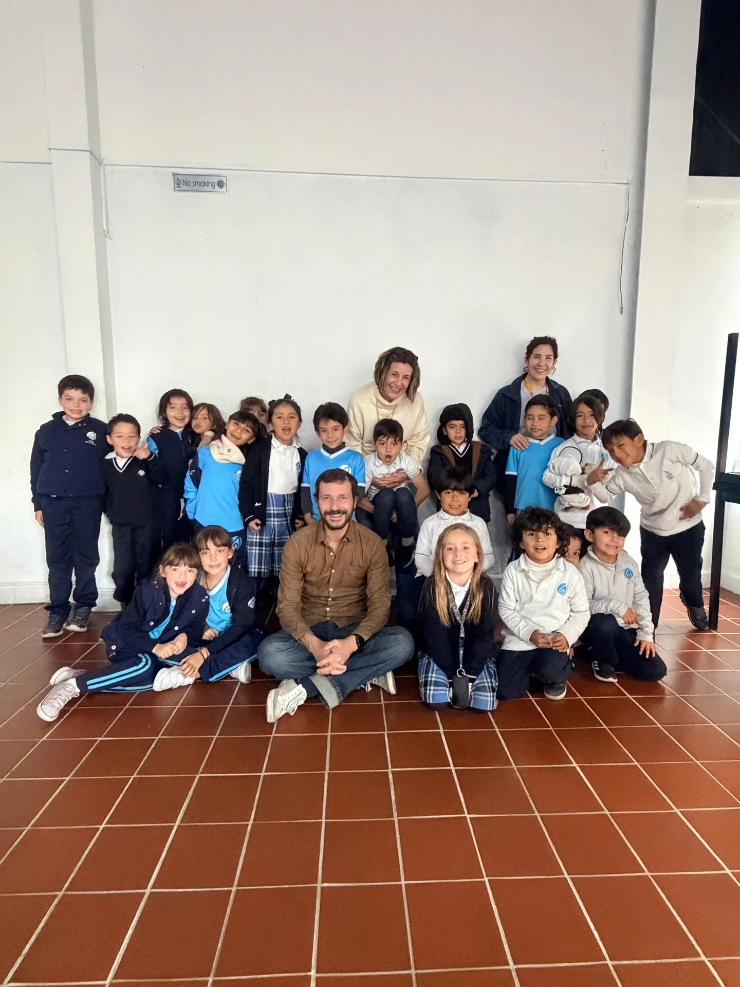 Como parte de la Unidad de Indagaci&oacute;n que trabajan, los alumnos de PF asistieron a una presentaci&oacute;n para conocer Francia 🇫🇷

🌍 Tema Transdisciplinario: D&oacute;nde nos encontramos en el tiempo y en el espacio.
✈️ Idea Central: &ldqu