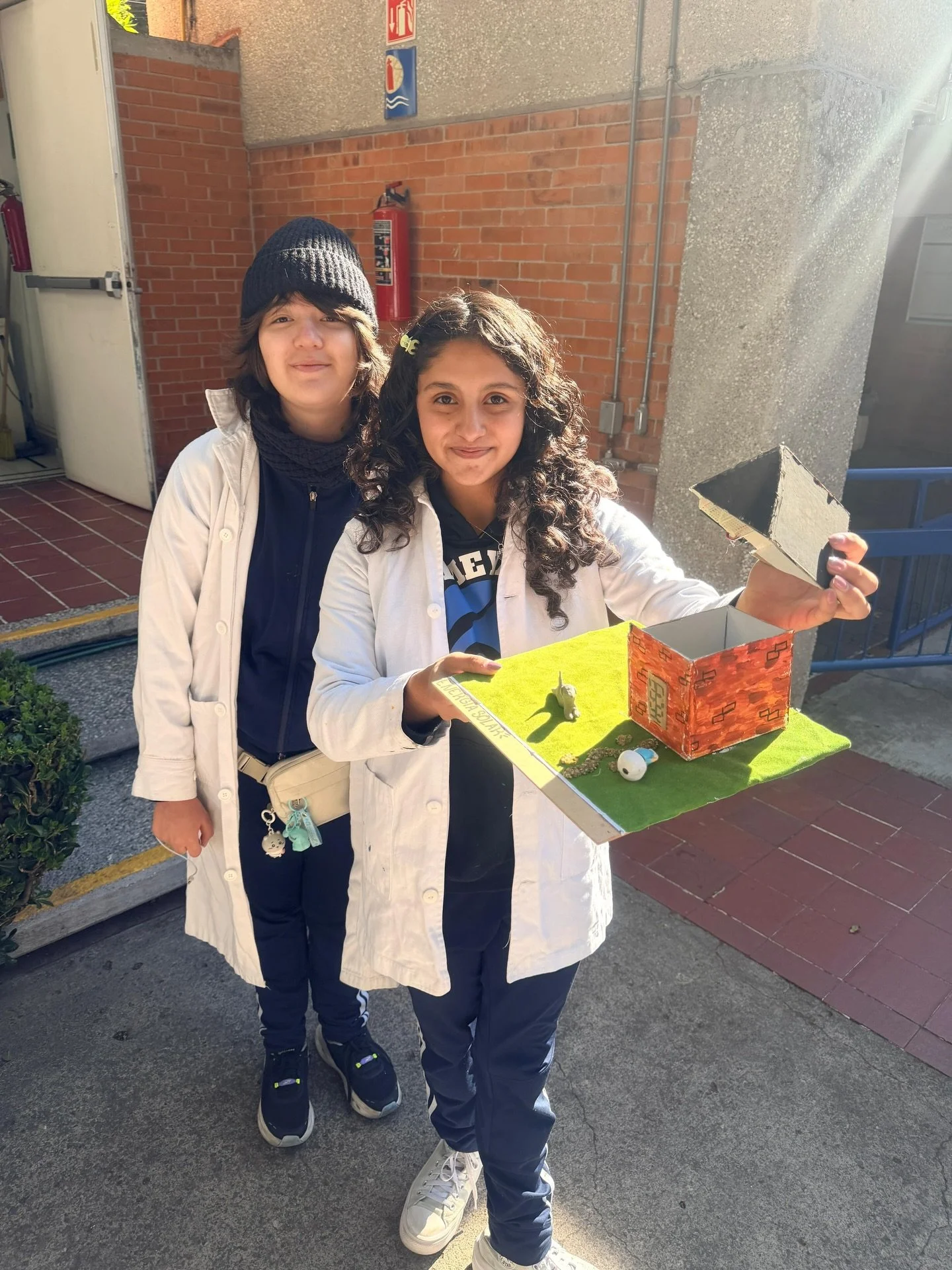 Durante la clase de F&iacute;sica, los alumnos de 2&ordm; de Secundaria realizaron la pr&aacute;ctica &ldquo;Tipos de energ&iacute;a&rdquo;, cuyo objetivo fue comprender, a trav&eacute;s de la experimentaci&oacute;n, c&oacute;mo se transforman las di