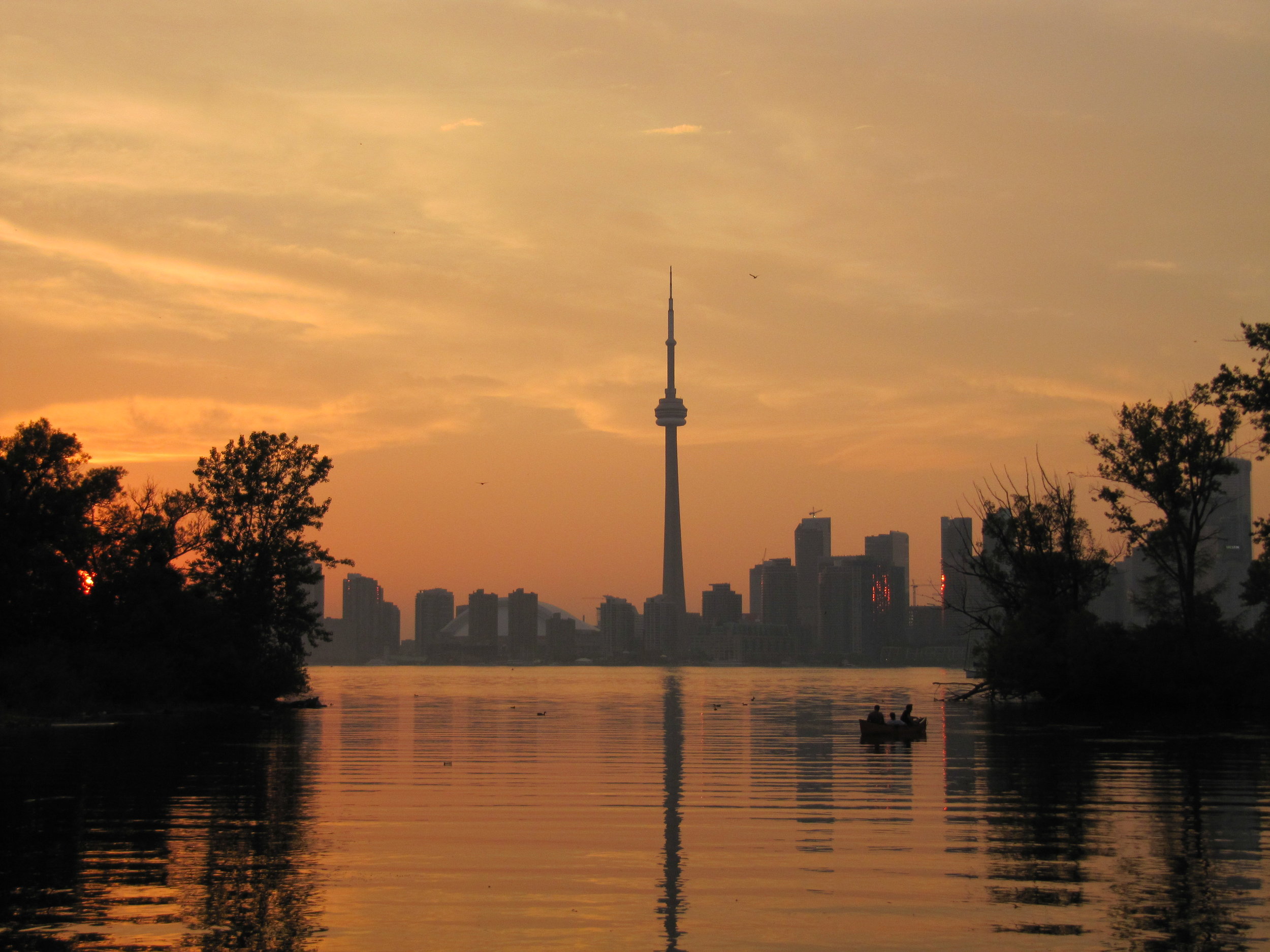 Toronto_skyline_July_2010.jpg