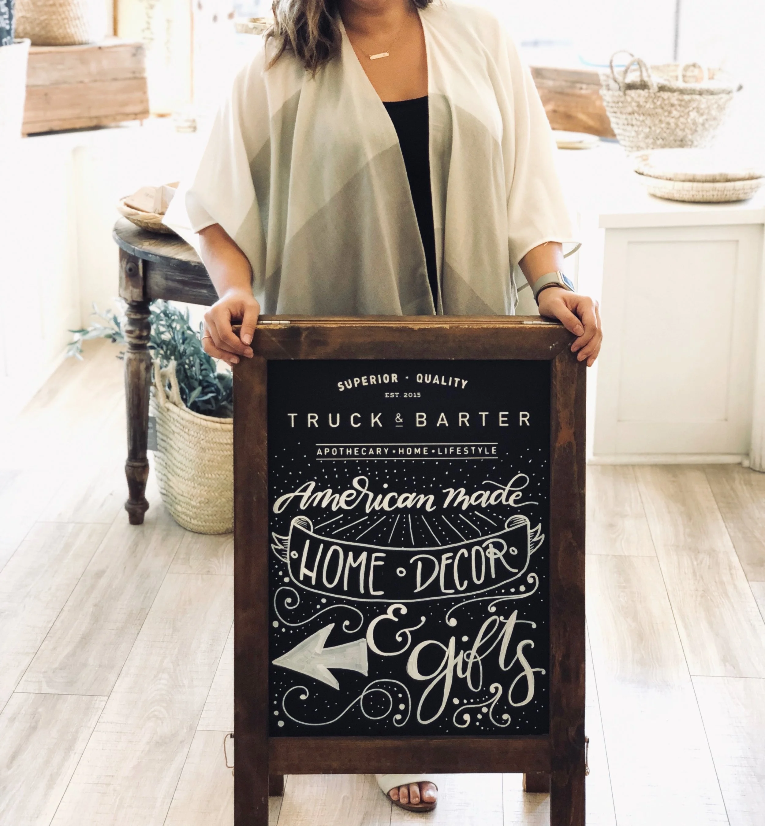HoneyteaCalligraphy_COMMERCIALART_CHALKBOARDSIGN_truckandbarter-4.JPG