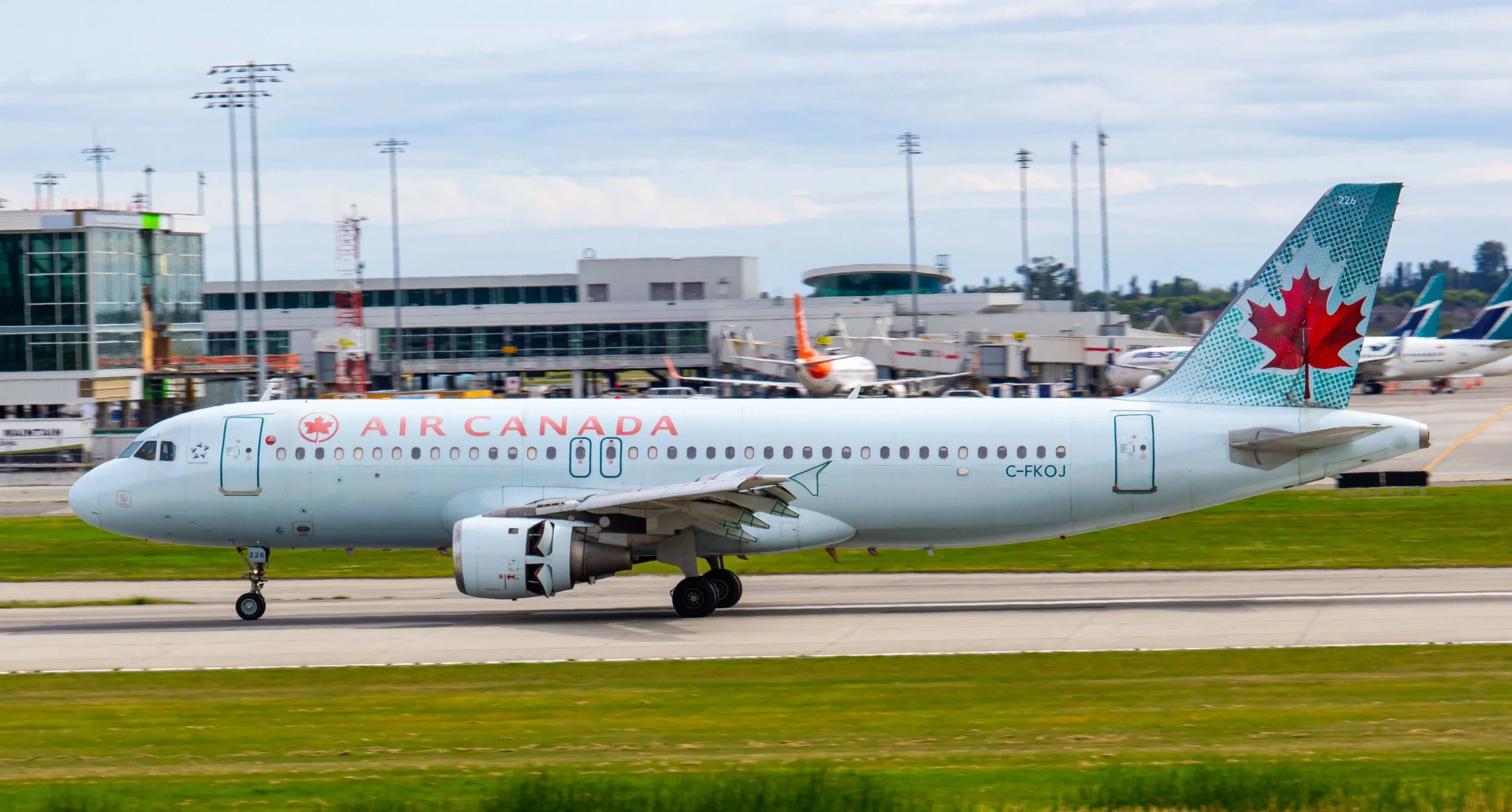 Canada airport - 1Dec20-isaac-struna-t1NtG2EJorY-unsplash.jpg