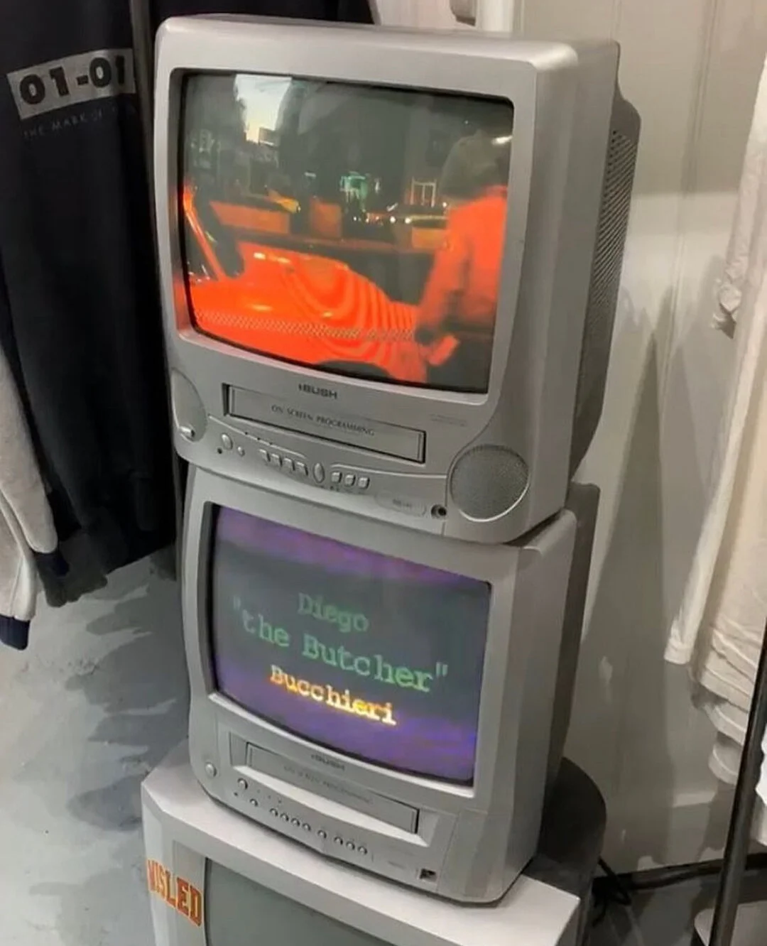 Curating the best vibes this summer to have by the MP trailer 🧩💿☕️