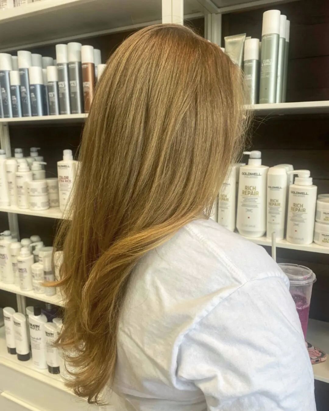 A great clean up and style by Brooke @brookealevatohair 😍
.
.
.
#haircut #longlayers #newtalent #goldwell #baltimoresalon #baltimorehairstylist #baltimorehair