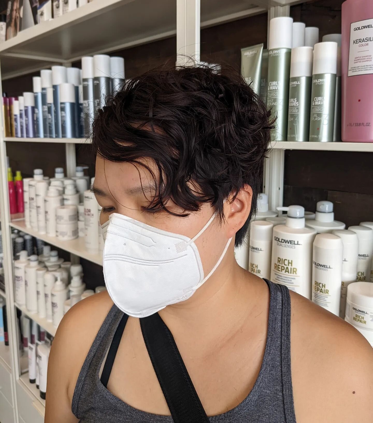 A perm and a pixie by Rosemary!
Rosemary has been a great new addition to the team! You can call or visit our website to book your next visit with her! 
.
.
.
#pixiecut #pixiehaircut #perm #baltimorehair #baltimoresalon #baltimorehairstylist