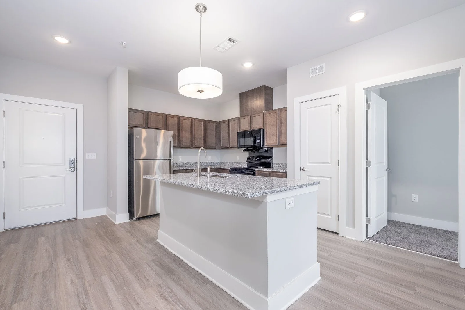 330 Archdale Dr 05.JPG