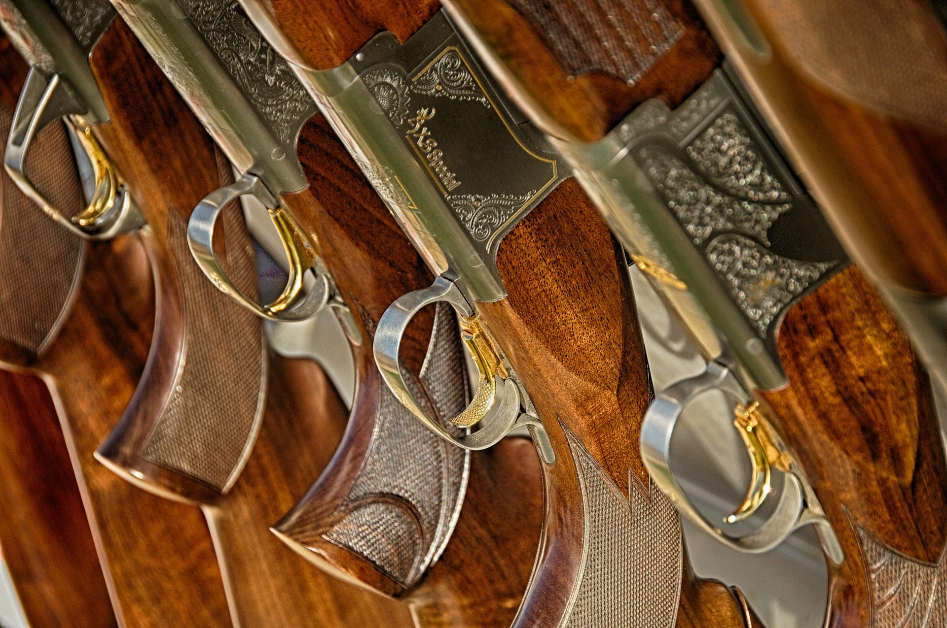 guns-467710_1920.jpg