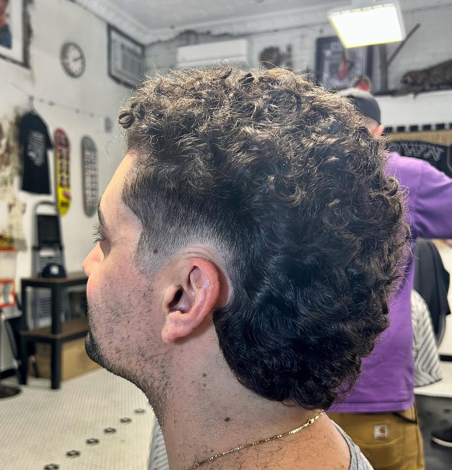 Mullet game strong 💪🏽 @sc0oteratcrown .
.
.
.
.

.
.
#crownbarbers #pittsburgh #garfield #menscuts #shorthair #fade #fades #clippercut #friendship #eastend #eastendpittsburgh #eastliberty #scuccimane #scooter #skateboards #crown #crownbarber #baldf