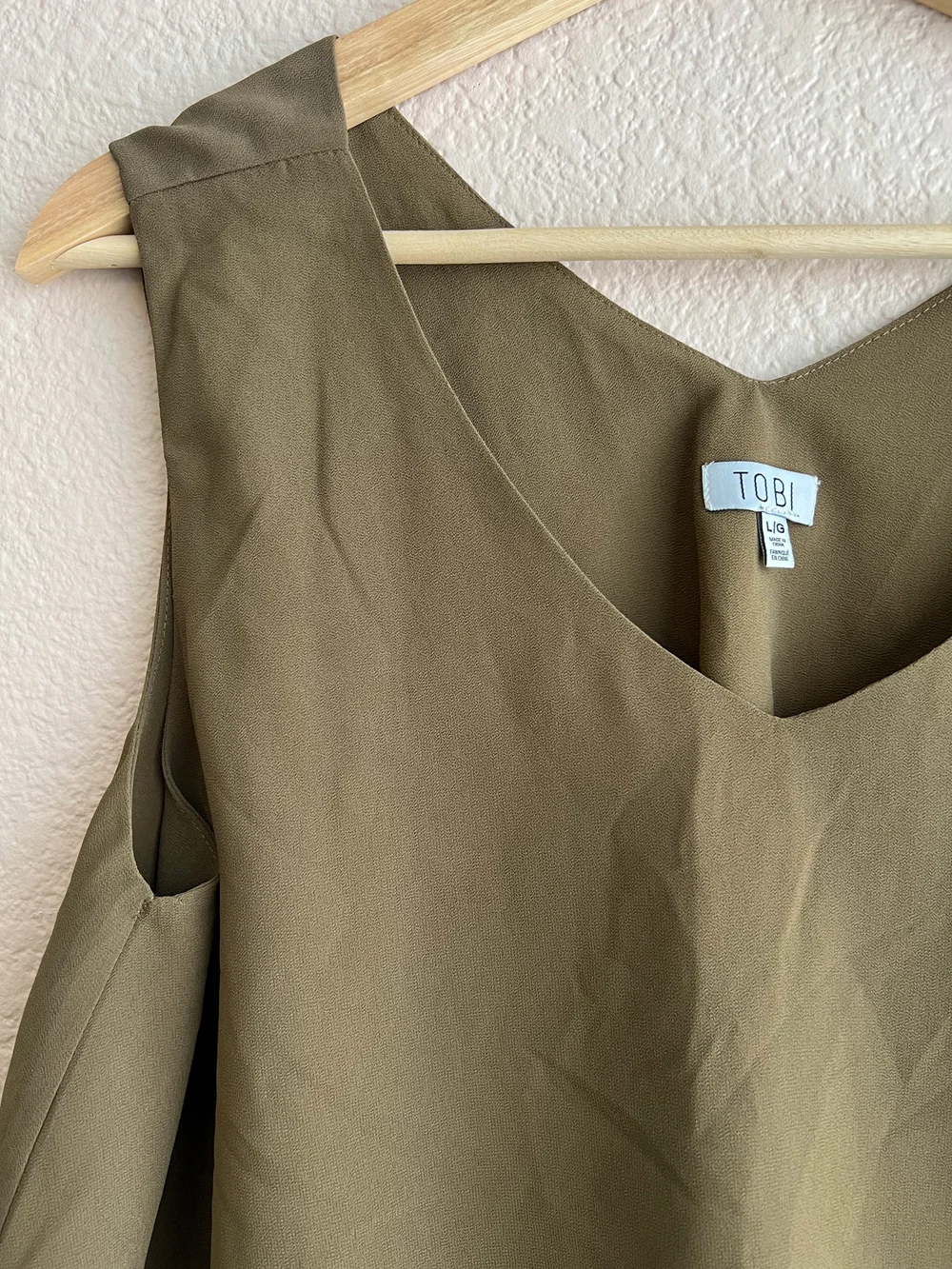 L - Tobi Olive Green Crop Top Koki Design L - Tobi Olive Green Crop Top Koki Design