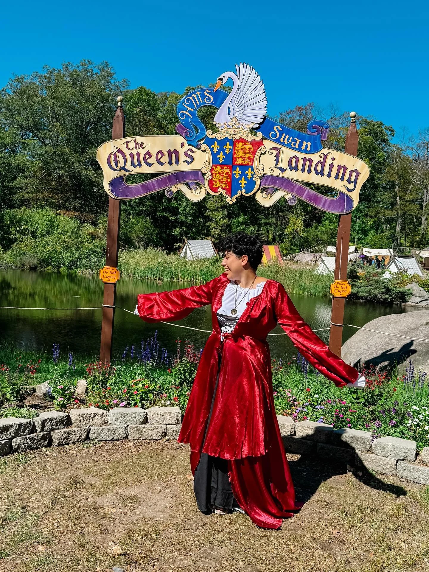 That&rsquo;s MISS SWAN🏴&zwj;☠️☠️

First time at Ren Faire and of course we had to do a disneybound. My outfit is inspired by the pirate queen Elizabeth Swan and my girlfriend naturally dressed as Will Turner🏴&zwj;☠️

#disney #disneybound #disneycos