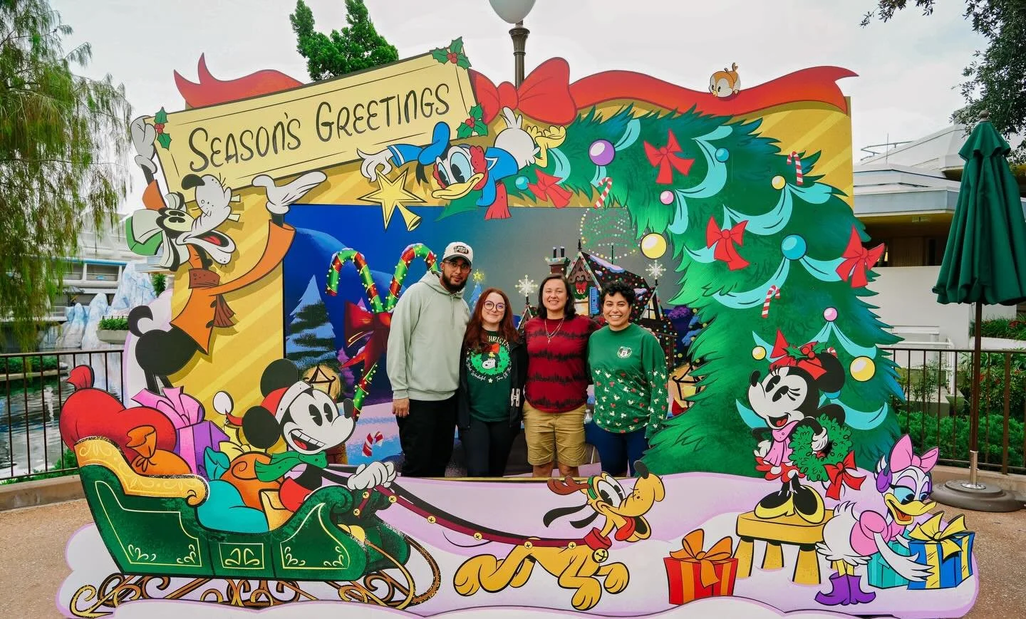 Tis the season with Mickey Mouse! 

#disney #disneychristmas #disneyparks #disneytok #magickingdom