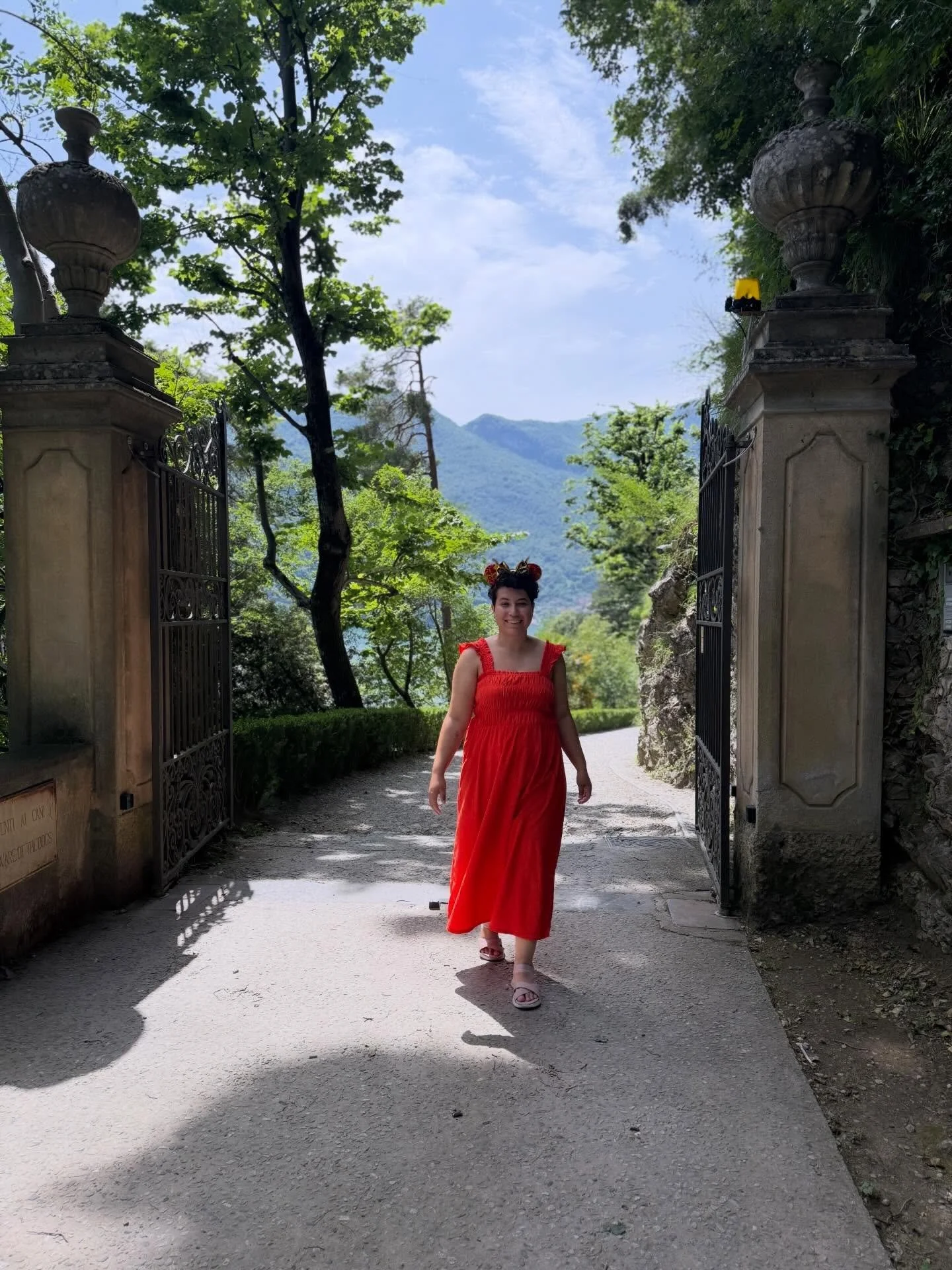 Queens and Princesses for the #disneyboundchallenge 🌺🥀

My Padme Disneybound when I went to the film location where they were married! ❤️

Happy #internationalwomensday ! Shoutout to all the Queens and Princesses today !! 

#starwars #padme #disney