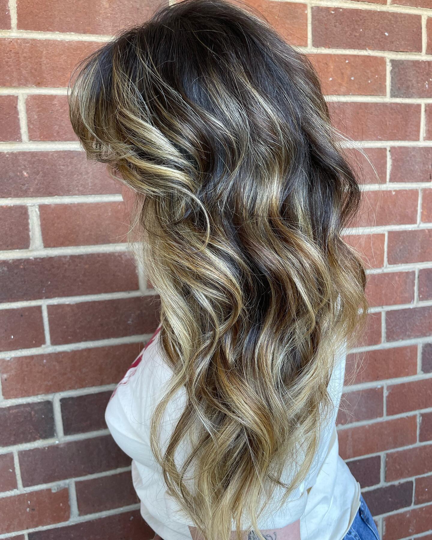 Brightened @mrs_nicholemarie up for her upcoming trip 🌎&hearts;️
#HBK #HairByKimberlyKoster