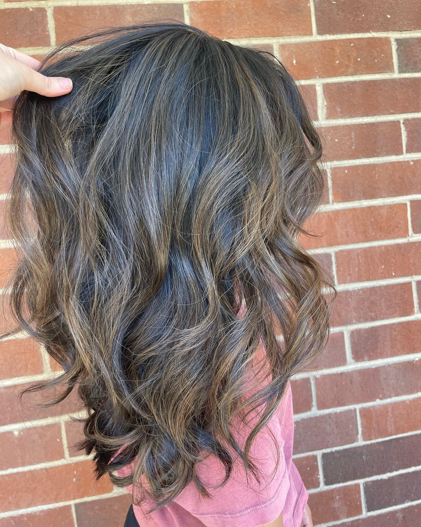 I forgot to post this gorgeous brunette color I did last week 😍
#HBK #HairByKimberlyKoster #BrunetteHair