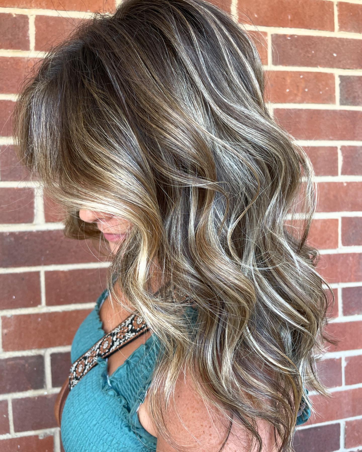 Did a whole transformation on my client the other day. The last handful of inches of her hair had seen better days so we decided a chop was in order. After getting rid of 6+ inches, I did soft teasylights mixed in with a bit of a lowlight to blend th
