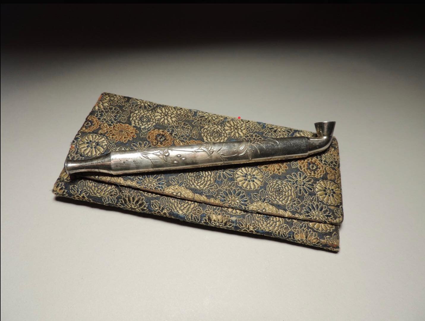 Kiseru Pipe.  #japan #japanese #japaneseart #japaneseartist #japaneseartists #art #artist #artoninstagram #pipe #silver #antique #antiques #meiji #edo #japanesefabric #bamboo