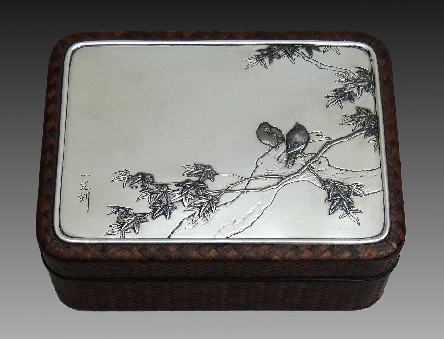 Taisho period silver and basketweave box.  #japan #japanese #japaneseart #japaneseartist #japaneseartists #japaneseartgallery #japanesemuseum #japanesesilver #japanesebasket #japanesebirds #japanesebox #art #artist #artists #artlover #artlovers #anti