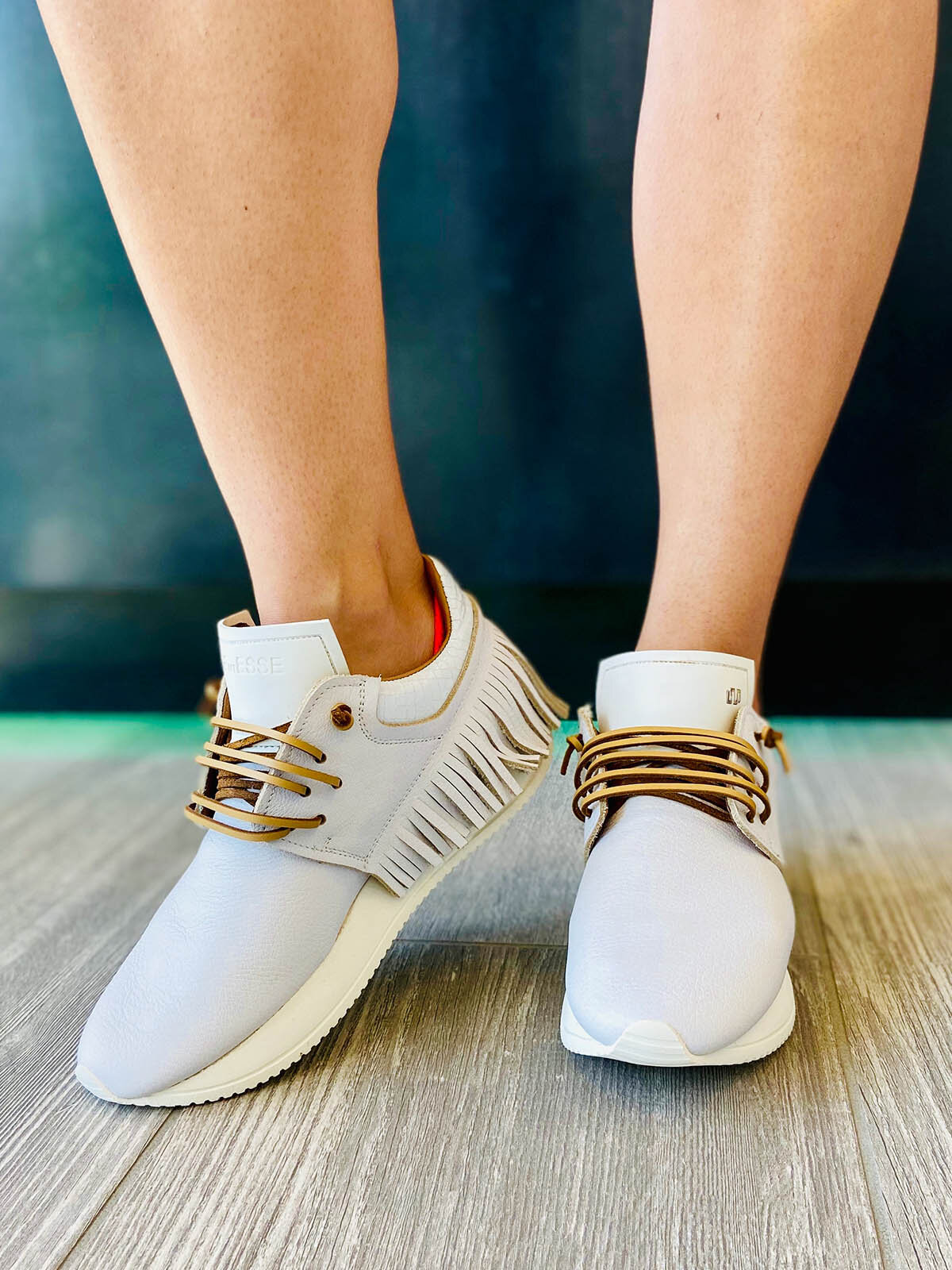 esseutesse leather fringe sneaker