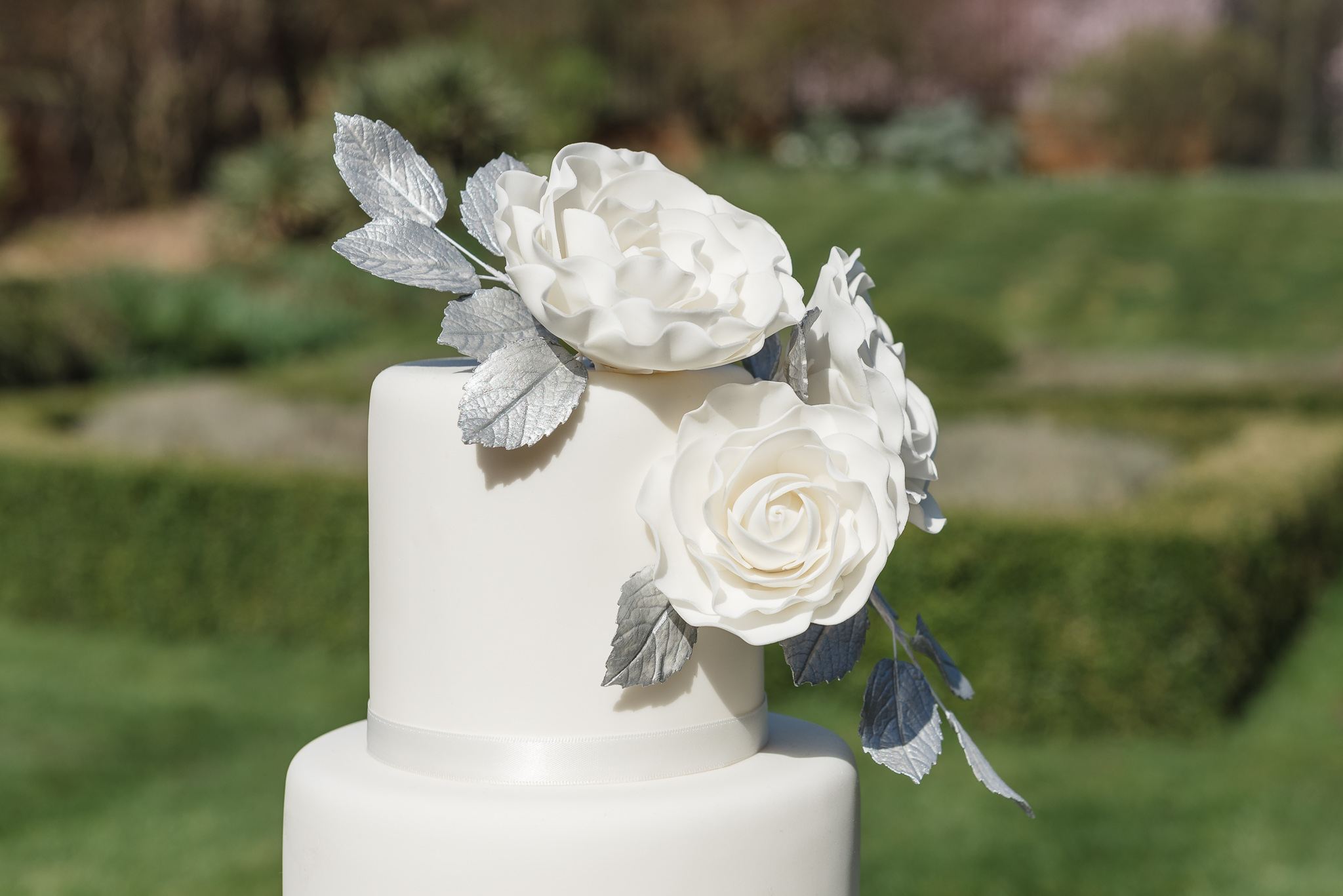 Cake-it-Away cakes create unique and bespoke wedding cakes. Based in Hextable, Kent, we cover Bexley, Dartford, Kent and London.