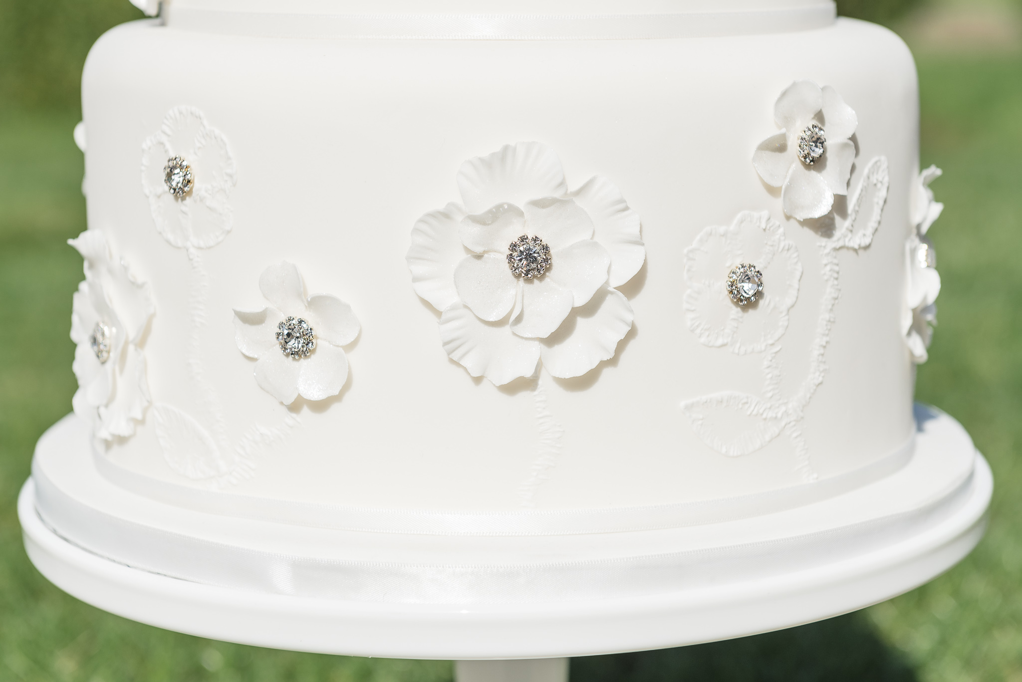 Cake-it-Away cakes create unique and bespoke wedding cakes. Based in Hextable, Kent, we cover Bexley, Dartford, Kent and London.