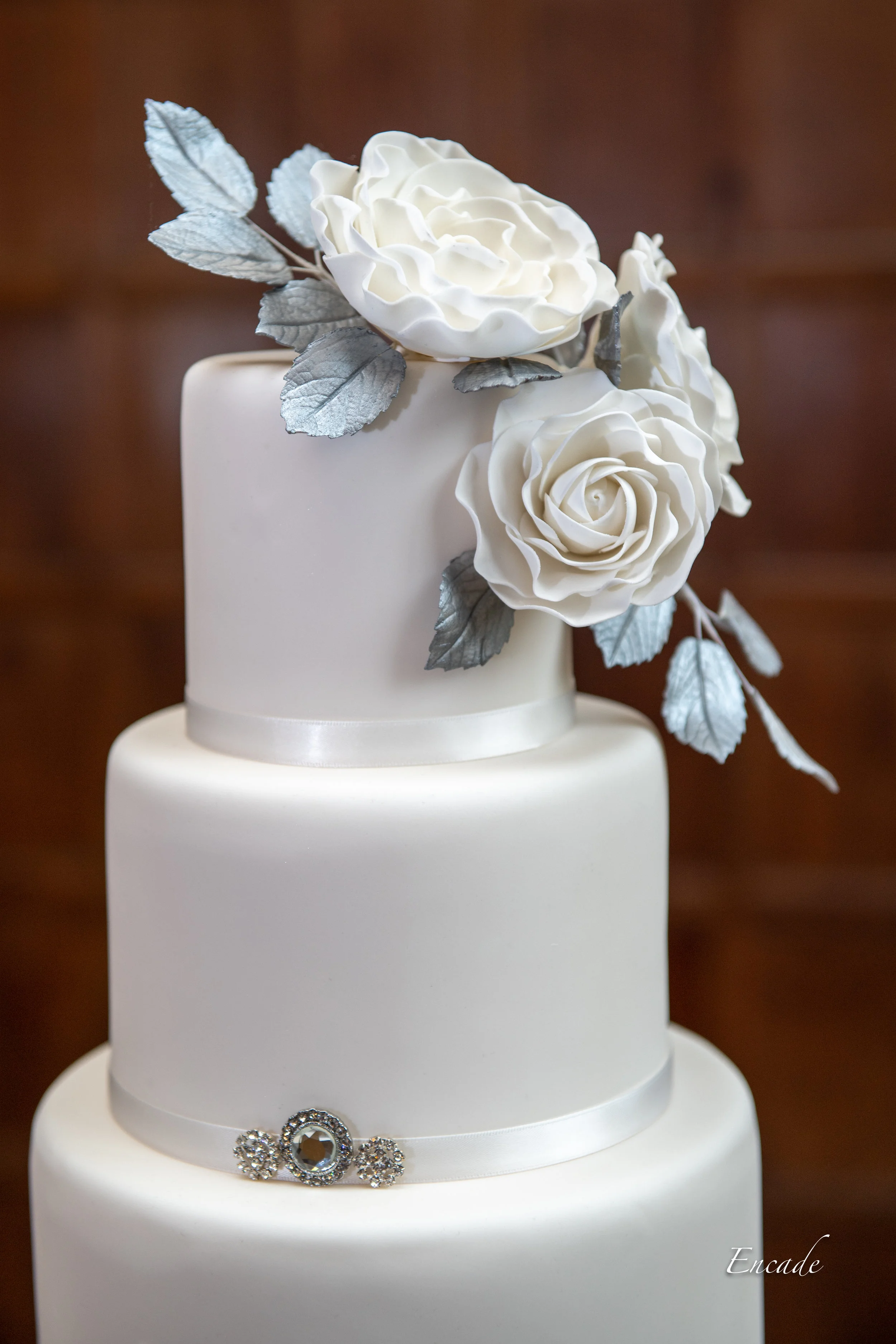 Cake-it-Away cakes create unique and bespoke wedding cakes. Based in Hextable, Kent, we cover Bexley, Dartford, Kent and London.