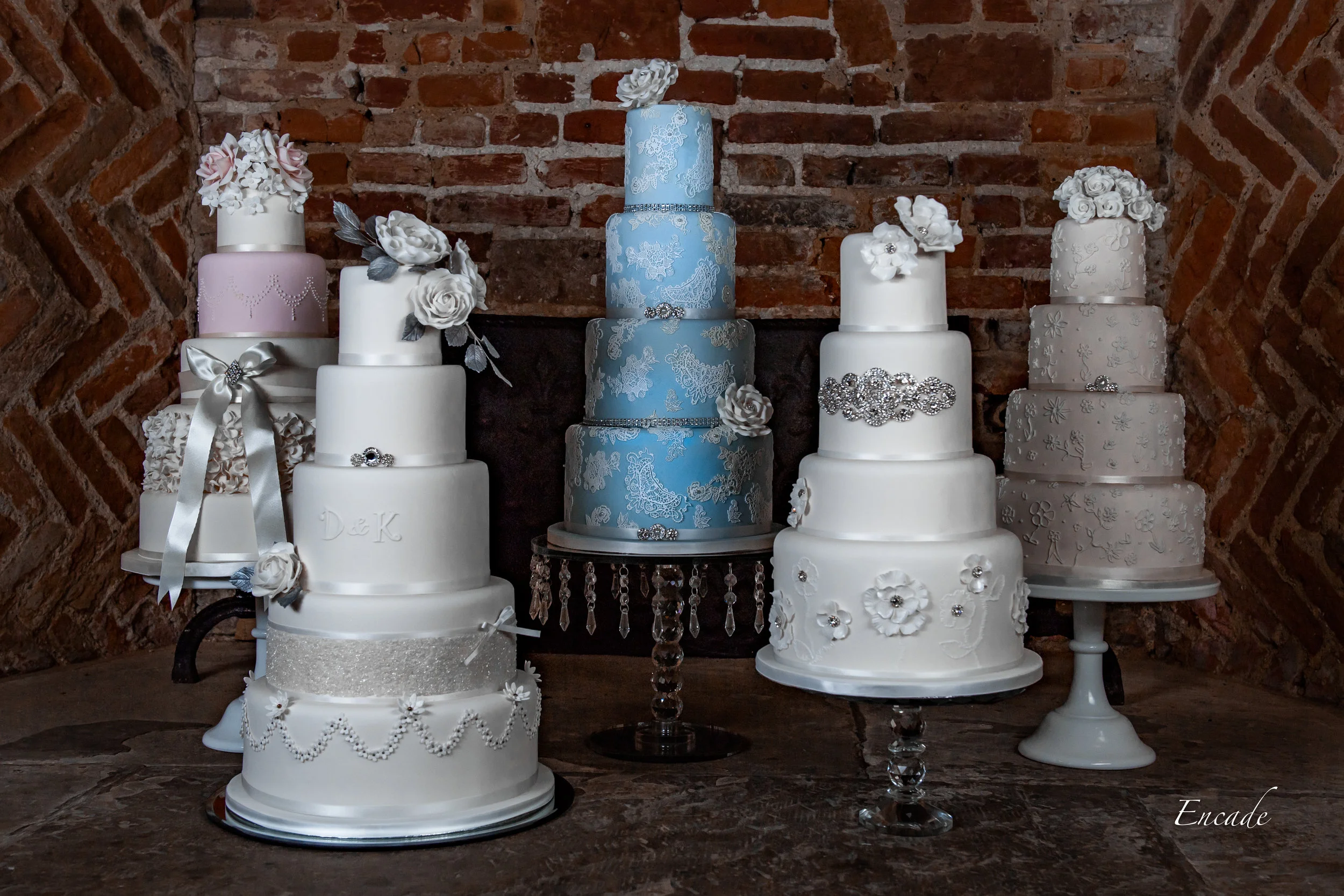 Cake-it-Away cakes create unique and bespoke wedding cakes. Based in Hextable, Kent, we cover Bexley, Dartford, Kent and London.