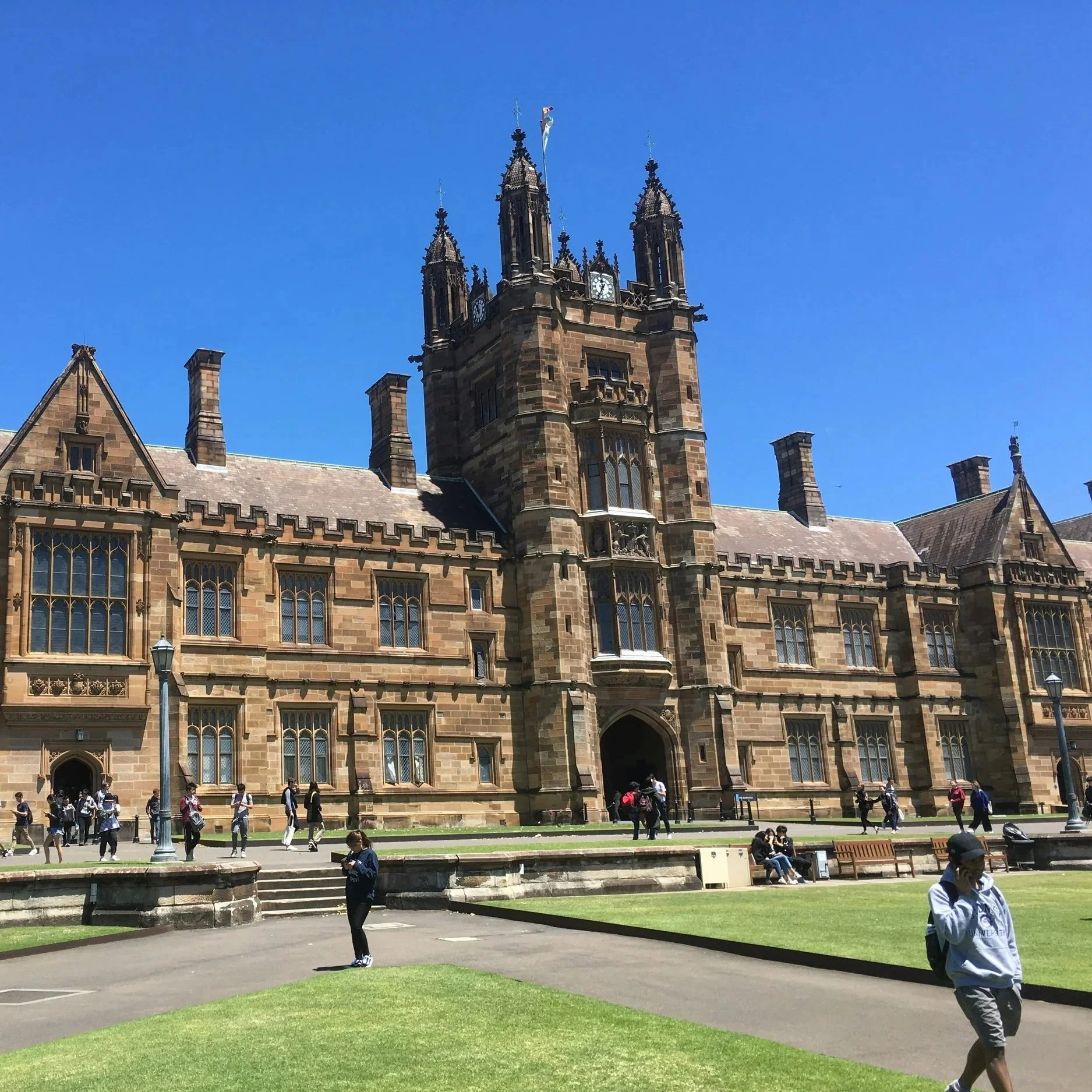 If you've ever thought about studying English or getting a degree in Australia, you should know this before making any decisions