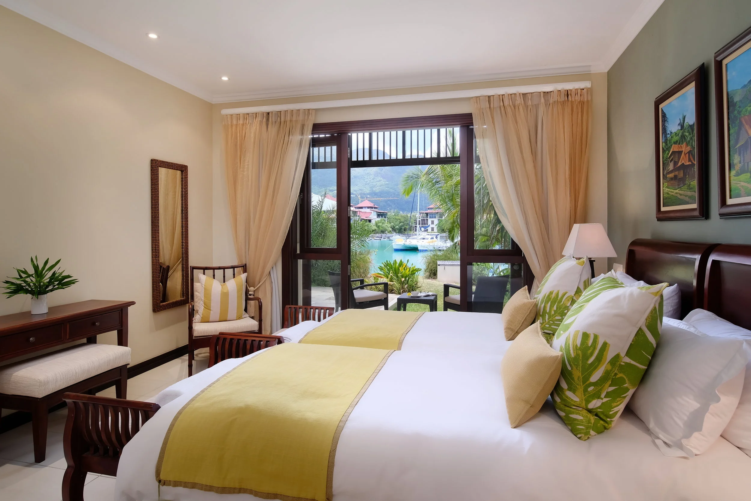 M140, Eden Island 23.jpg