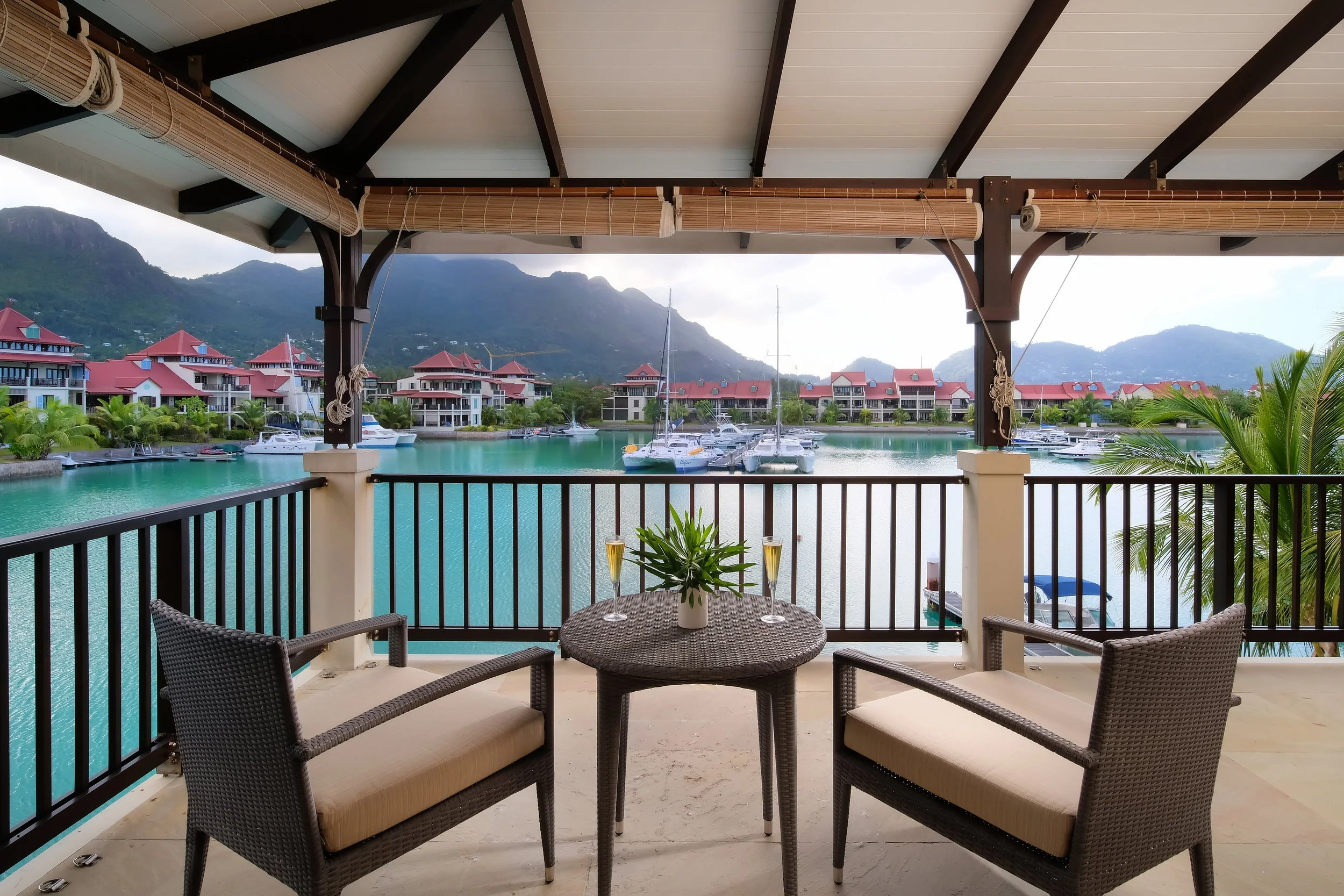 M140, Eden Island 90.jpg