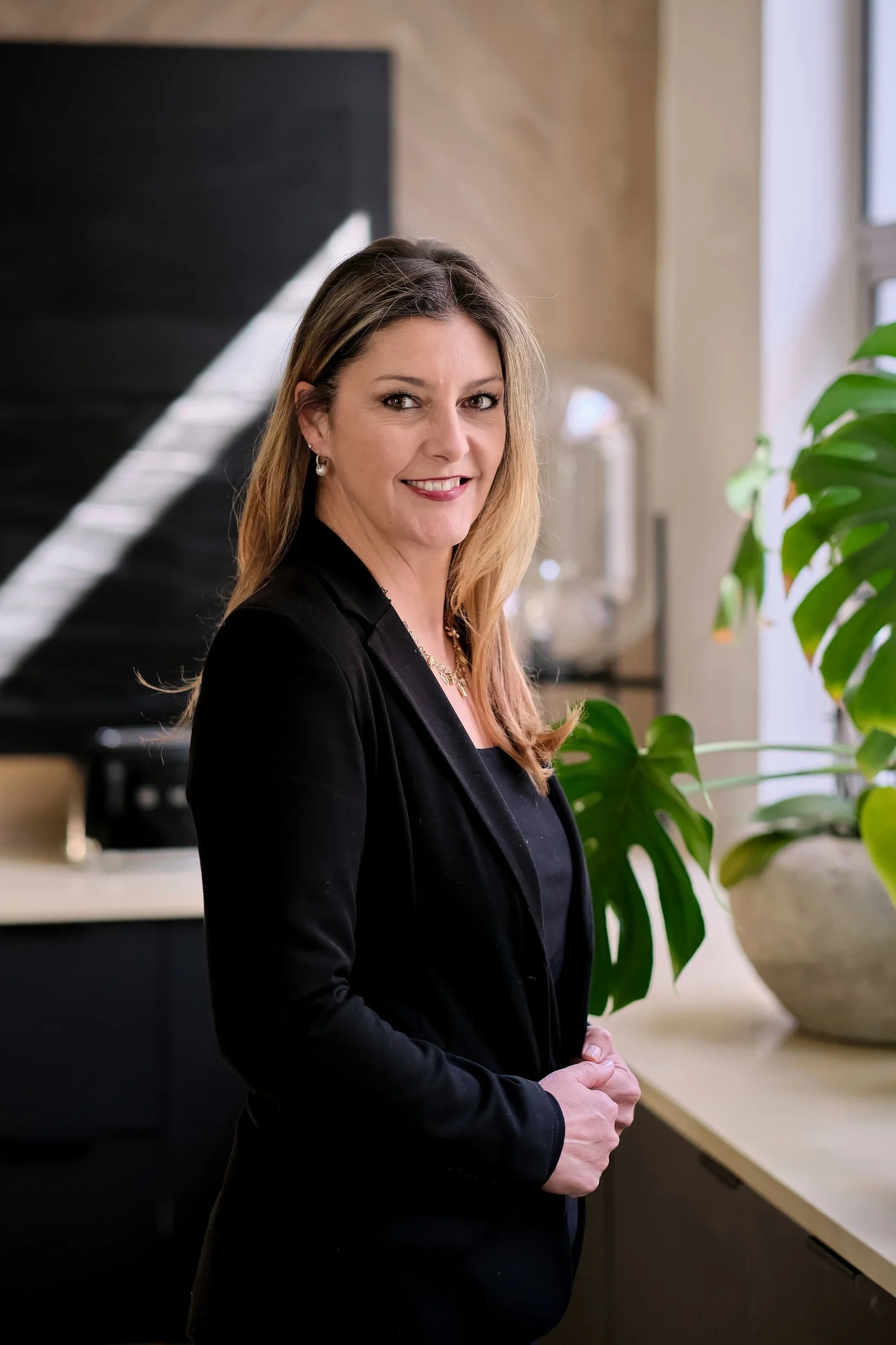 Hilary & Welna BTP Portraits - H092_resize.jpg