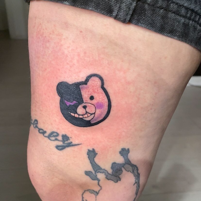 HOPE/despair

Monokuma in da house. ☯️

Oui la peau c&rsquo;est moche apr&egrave;s un tattoo, non je ne retouche pas mes photo pour faire croire quelle est lisse comme un cul de bebou. Je laisse desfois du sang. 🩸 raw and truthful is how i like my f